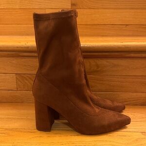 New EXPRESS Women’s Faux Suede Boots Size 9 Brown / Dark Tan Display Piece